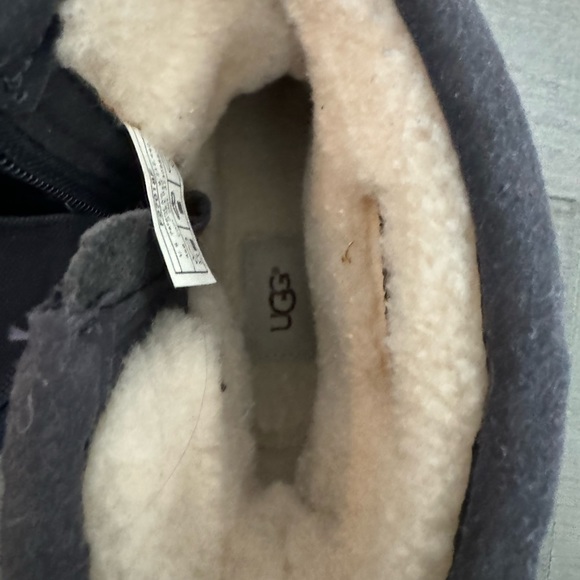 UGG Kids Bayson II Snow Boot with 3M Thinsulate Lining Boys US Size 6 - Picture 15 of 16